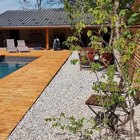 Les Vu D'ici Chalet *